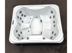 Гидромассажный мини спа-бассейн JNJ Spas Octave